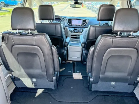 More photos of 2022 Chrysler Pacifica Touring L at Champion Chrysler Dodge Jeep Ram, MS