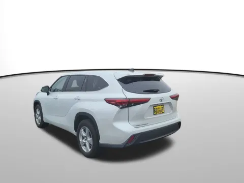 Another view of 2023 Toyota Highlander LE for sale in Moses Lake, WA at Toyota of Moses Lake