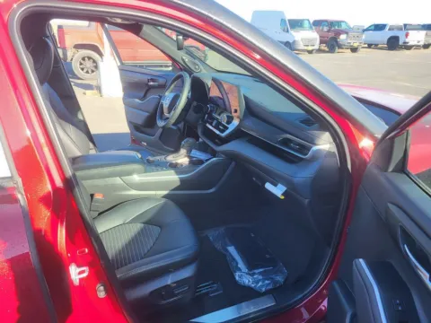 More photos of 2026 Toyota Highlander XSE at Bud Clary Toyota of Moses Lake, WA
