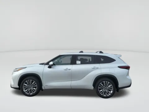 Photos of 2026 Toyota Highlander Hybrid Platinum for sale in Moses Lake, WA at Bud Clary Toyota of Moses Lake
