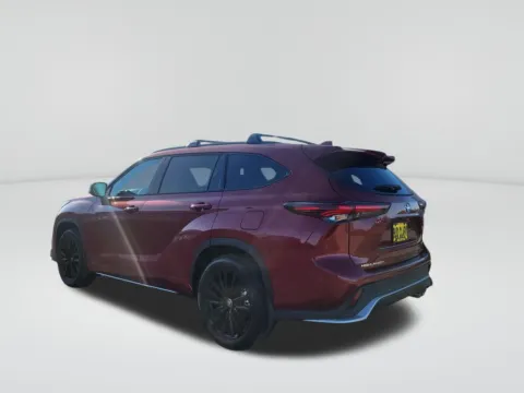 Another view of 2026 Toyota Highlander XSE for sale in Moses Lake, WA at Bud Clary Toyota of Moses Lake