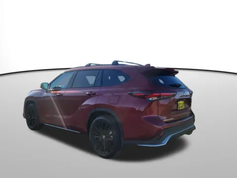 Another view of 2026 Toyota Highlander XSE for sale in Moses Lake, WA at Bud Clary Toyota of Moses Lake