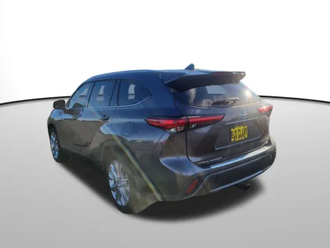 More photos of 2021 Toyota Highlander Hybrid Limited at Bud Clary Toyota of Moses Lake, WA