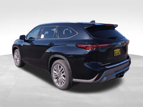 Another view of 2026 Toyota Highlander Hybrid Platinum for sale in Moses Lake, WA at Bud Clary Toyota of Moses Lake