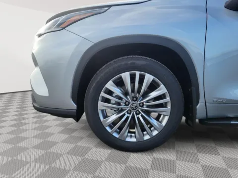 More photos of 2025 Toyota Highlander Hybrid Platinum at Toyota of Moses Lake, WA