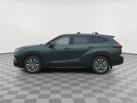 Photos of 2025 Toyota Highlander Hybrid Platinum for sale in Moses Lake, WA at Toyota of Moses Lake