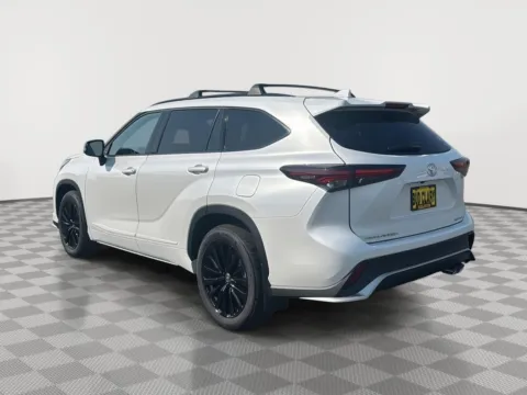 Another view of 2025 Toyota Highlander XSE for sale in Moses Lake, WA at Toyota of Moses Lake