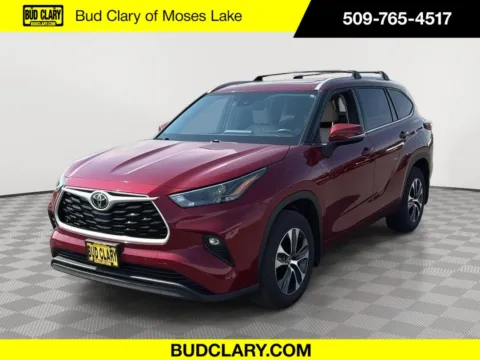 Red 2022 Toyota Highlander XLE for sale in Moses Lake, WA
