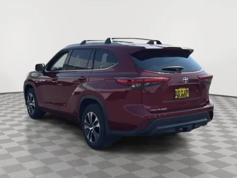 Another view of 2022 Toyota Highlander XLE for sale in Moses Lake, WA at Toyota of Moses Lake