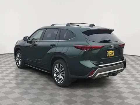 Another view of 2025 Toyota Highlander Hybrid Platinum for sale in Moses Lake, WA at Toyota of Moses Lake