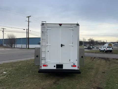 More photos of 2018 Chevrolet Express Commercial Cutaway 3500 Van 139" at Dayton Work Trucks, OH