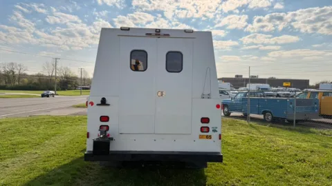 More photos of 2015 Chevrolet Silverado 3500HD 2WD Reg Cab 162" WB, 83.58" CA WT at Dayton Work Trucks, OH