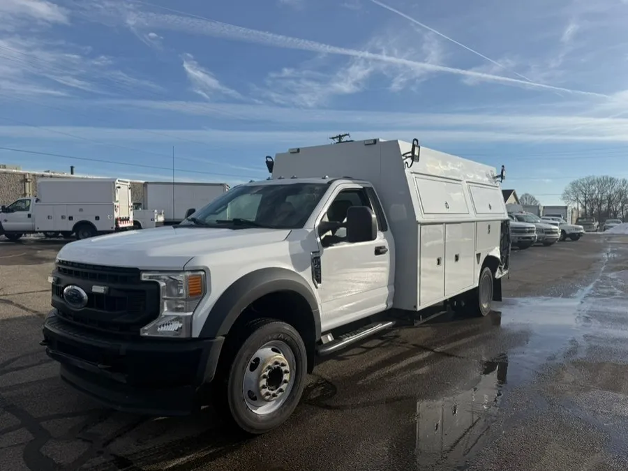 2021 Ford F-450 Super Duty Chassis Cab XLT's photo