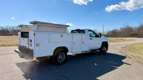 More photos of 2015 Chevrolet Silverado 3500 HD Built After Aug 14 2WD Reg Cab 162" WB, 83.58" CA WT at Dayton Work Trucks, OH