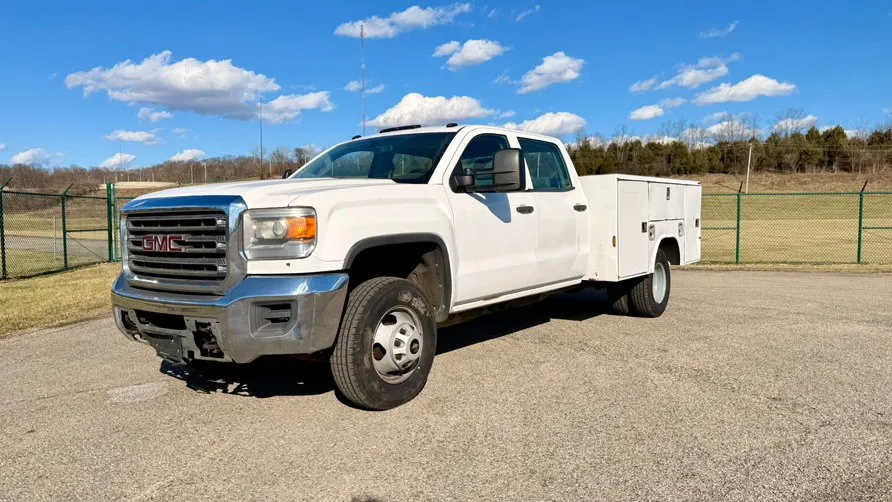 White 2015 GMC Sierra 3500HD available WiFi 4WD Crew Cab 171.5" WB, 59.06" CA for sale in Dayton, OH