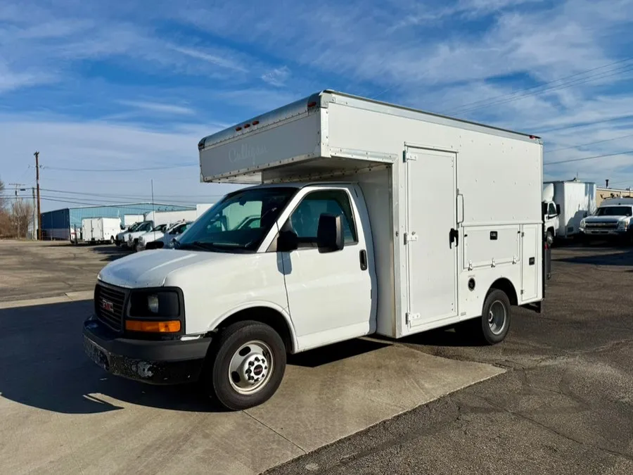 2016 GMC Savana 3500 139" WB's photo