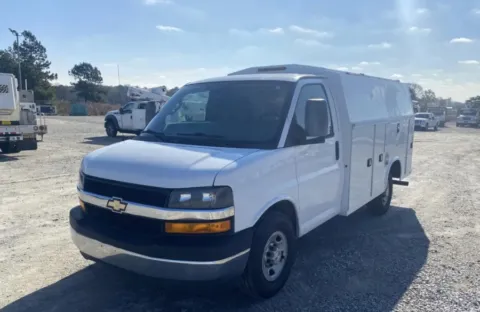White 2017 Chevrolet Express Commercial Cutaway 3500 Van 139" for sale in Dayton, OH