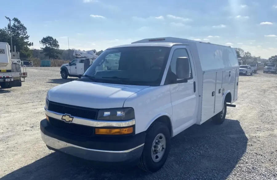 White 2017 Chevrolet Express Commercial Cutaway 3500 Van 139" for sale in Dayton, OH