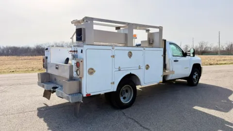 More photos of 2012 Chevrolet Silverado 3500HD 2WD Reg Cab 162" WB, 84.3" CA WT at Dayton Work Trucks, OH