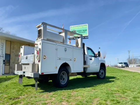 More photos of 2012 Chevrolet Silverado 3500HD 2WD Reg Cab 162" WB, 84.3" CA WT at Dayton Work Trucks, OH
