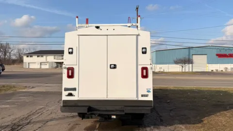 More photos of 2020 Chevrolet Express Commercial Cutaway 3500 Van 139" at Dayton Work Trucks, OH