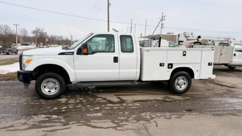 Photos of 2015 Ford Super Duty F-250 SRW 4WD SuperCab 158" XLT for sale in Dayton, OH at Dayton Work Trucks