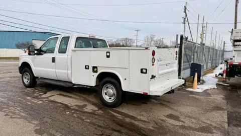 Another view of 2015 Ford Super Duty F-250 SRW 4WD SuperCab 158" XLT for sale in Dayton, OH at Dayton Work Trucks