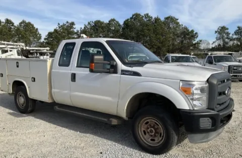 Photos of 2015 Ford Super Duty F-250 SRW 4WD SuperCab 158" XLT for sale in Dayton, OH at Dayton Work Trucks