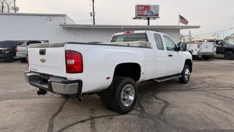 More photos of 2009 Chevrolet Silverado 3500HD 2WD Ext Cab 157.5" DRW Work Truck at Dayton Work Trucks, OH
