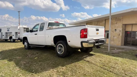 Another view of 2009 Chevrolet Silverado 3500HD 2WD Ext Cab 157.5" DRW Work Truck for sale in Dayton, OH at Dayton Work Trucks
