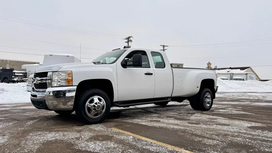White 2009 Chevrolet Silverado 3500HD 2WD Ext Cab 157.5" DRW Work Truck for sale in Dayton, OH