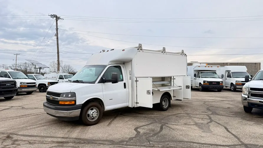 White 2018 Chevrolet Express Commercial Cutaway 3500 Van 139" for sale in Dayton, OH