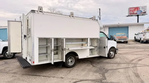 More photos of 2018 Chevrolet Express Commercial Cutaway 3500 Van 139" at Dayton Work Trucks, OH