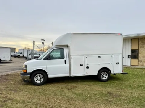 White 2017 Chevrolet Express Commercial Cutaway 3500 Van 139" for sale in Dayton, OH