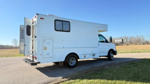 More photos of 2009 GMC Savana Cutaway RWD 3500 139" WB Work Van at Dayton Work Trucks, OH