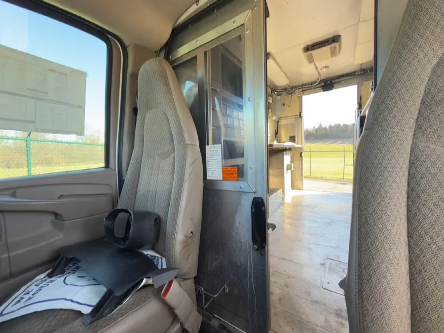 2009 GMC Savana - Photo 17