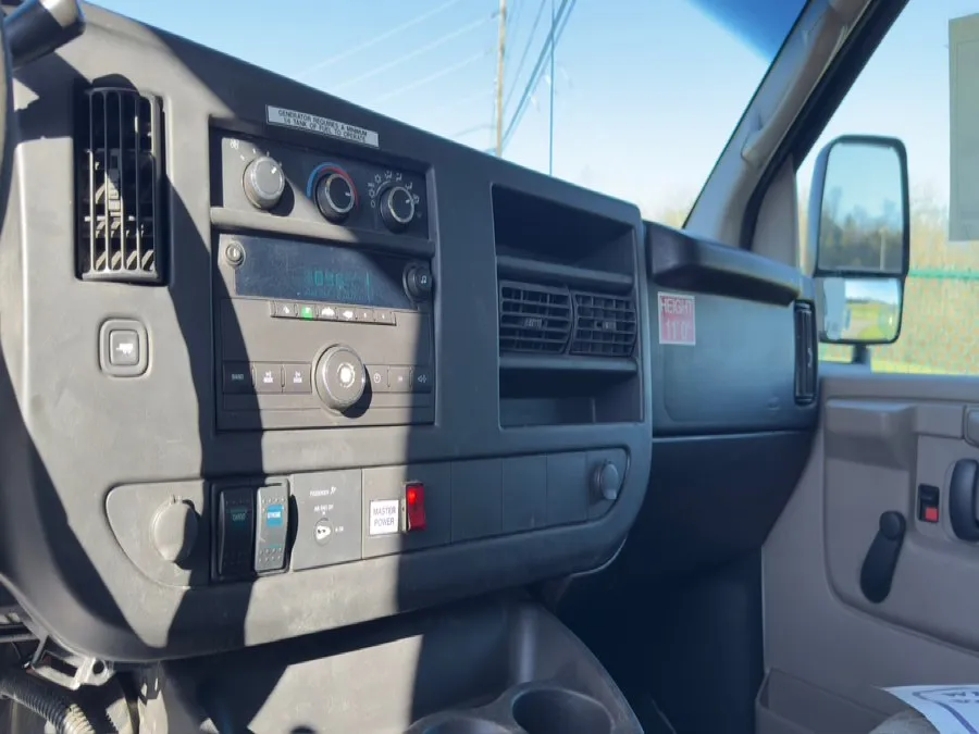 2009 GMC Savana - Photo 16