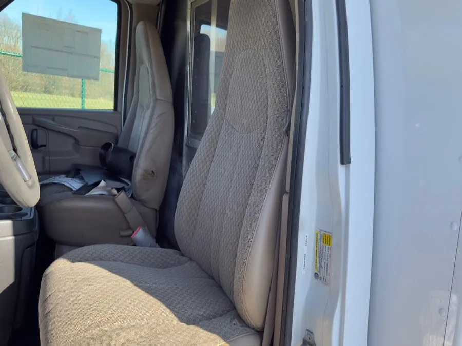 2009 GMC Savana - Photo 15