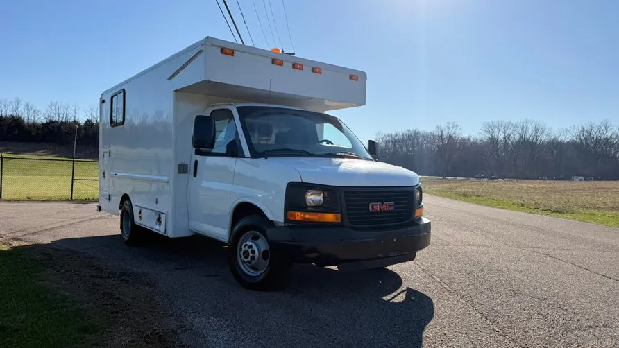 2009 GMC Savana's photo