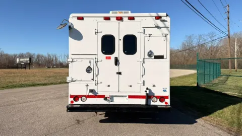 More photos of 2009 GMC Savana Cutaway RWD 3500 139" WB Work Van at Dayton Work Trucks, OH