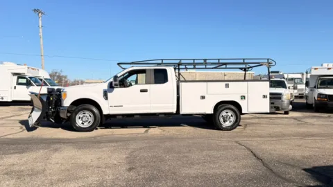 Photos of 2017 Ford Super Duty F-350 SRW XL 4WD SuperCab 168" WB 60" CA for sale in Dayton, OH at Dayton Work Trucks