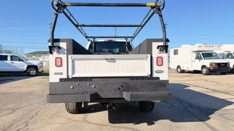 More photos of 2017 Ford Super Duty F-350 SRW XL 4WD SuperCab 168" WB 60" CA at Dayton Work Trucks, OH