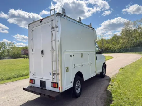 More photos of 2017 GMC Savana Commercial Cutaway 3500 Van 139" at Dayton Work Trucks, OH