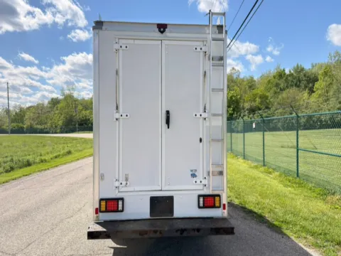 More photos of 2017 GMC Savana Commercial Cutaway 3500 Van 139" at Dayton Work Trucks, OH