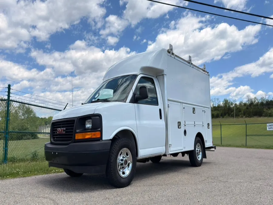 2017 GMC Savana 3500 139" WB's photo