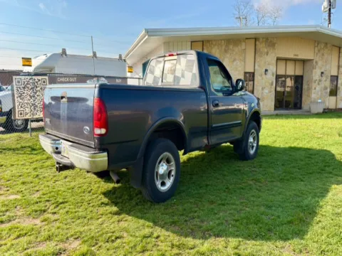 More photos of 1999 Ford F-150 Reg Cab 120" 4WD Lariat at Dayton Work Trucks, OH