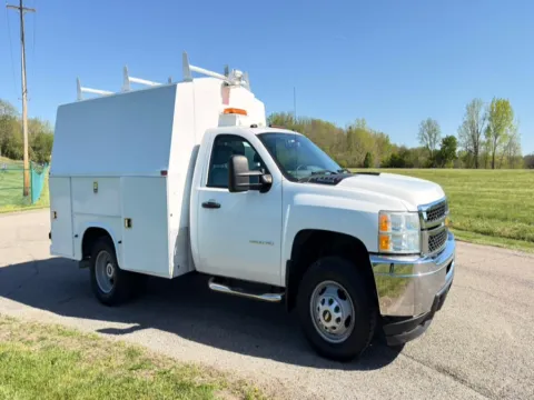 More photos of 2013 Chevrolet Silverado 3500HD 4WD Reg Cab 137.5" WB, 59.8" CA WT at Dayton Work Trucks, OH