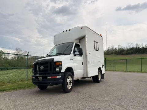 White 2011 Ford Econoline Commercial Cutaway E-350 Super Duty 176" DRW for sale in Dayton, OH