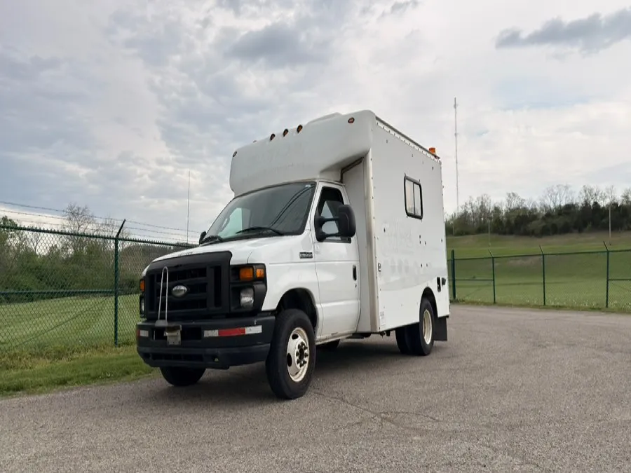 White 2011 Ford Econoline Commercial Cutaway E-350 Super Duty 176" DRW for sale in Dayton, OH