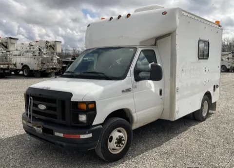 White 2011 Ford Econoline Commercial Cutaway E-350 Super Duty 176" DRW for sale in Dayton, OH